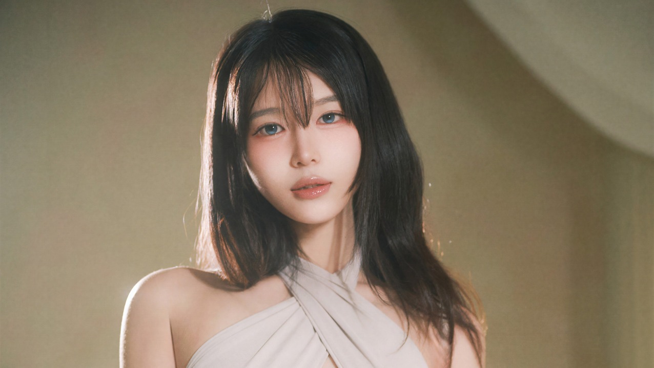 Yeha - MAXIM Heaven｜94P+3V 杂志金光卡在天使之翼项链，她把「Heaven」穿成 Yeha 的私语-玩图志