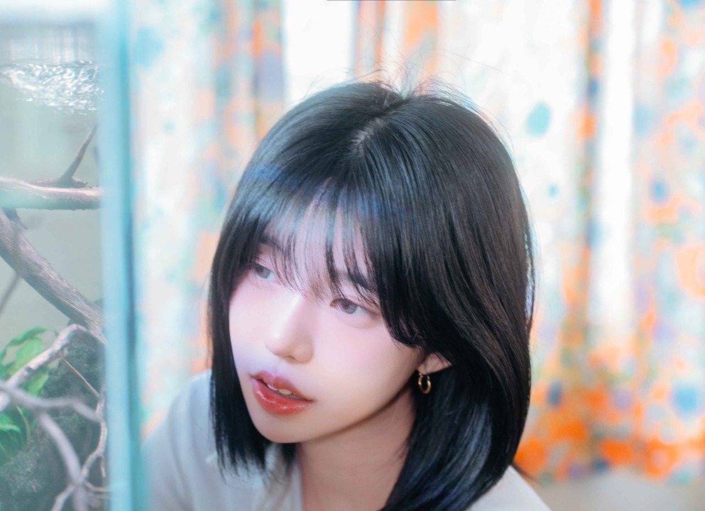 Choi Somi - SOMETHING｜104P+4V 霓虹排练厅光卡在耳返线-玩图志