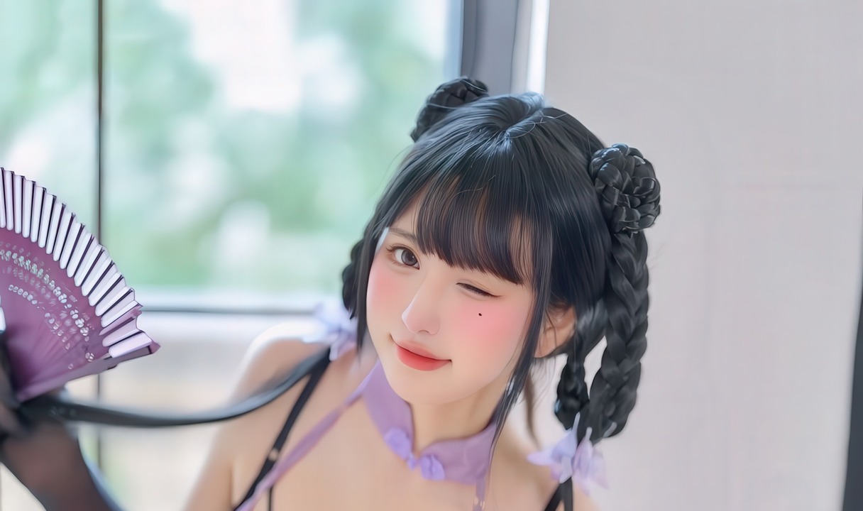 请你吃口大苹果 - 蛇年大吉｜57P · 红灯笼光卡在盘扣蛇纹，她把「年味」穿成口大苹果的私语-玩图志
