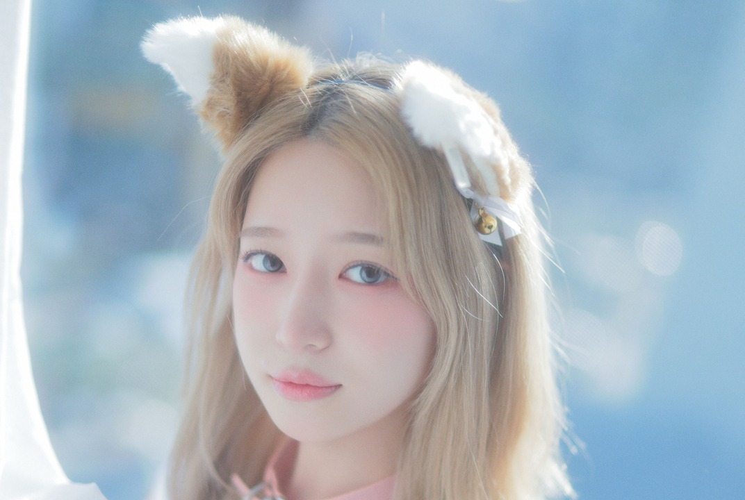 Yeha（예하）- Milk Nyan｜245P+5V · 奶雾柔光卡在猫耳绒尖，她把「喵」穿成 Yeha 的私语-玩图志