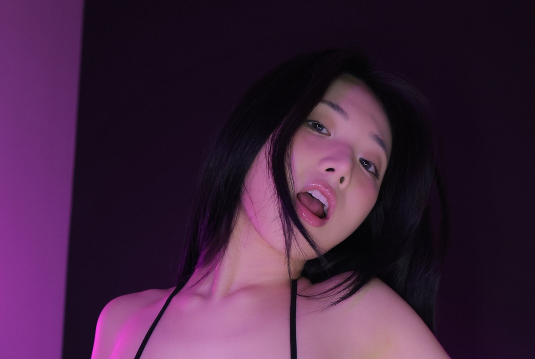Yeonwoo · Nude Bukkake｜328P+9V · 她的皮肤在光线与液体交界处呈现的折射率-玩图志