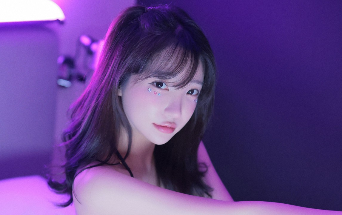 SonYeEun - Oil Play｜148P+5V · 4.02GB · 棚里油光卡在肩线，她把「Play」穿成 YeEun 的私语-玩图志